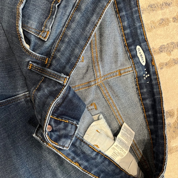 Old Navy Power Straight Mid Rise Jeans | 6P - Picture 2 of 4